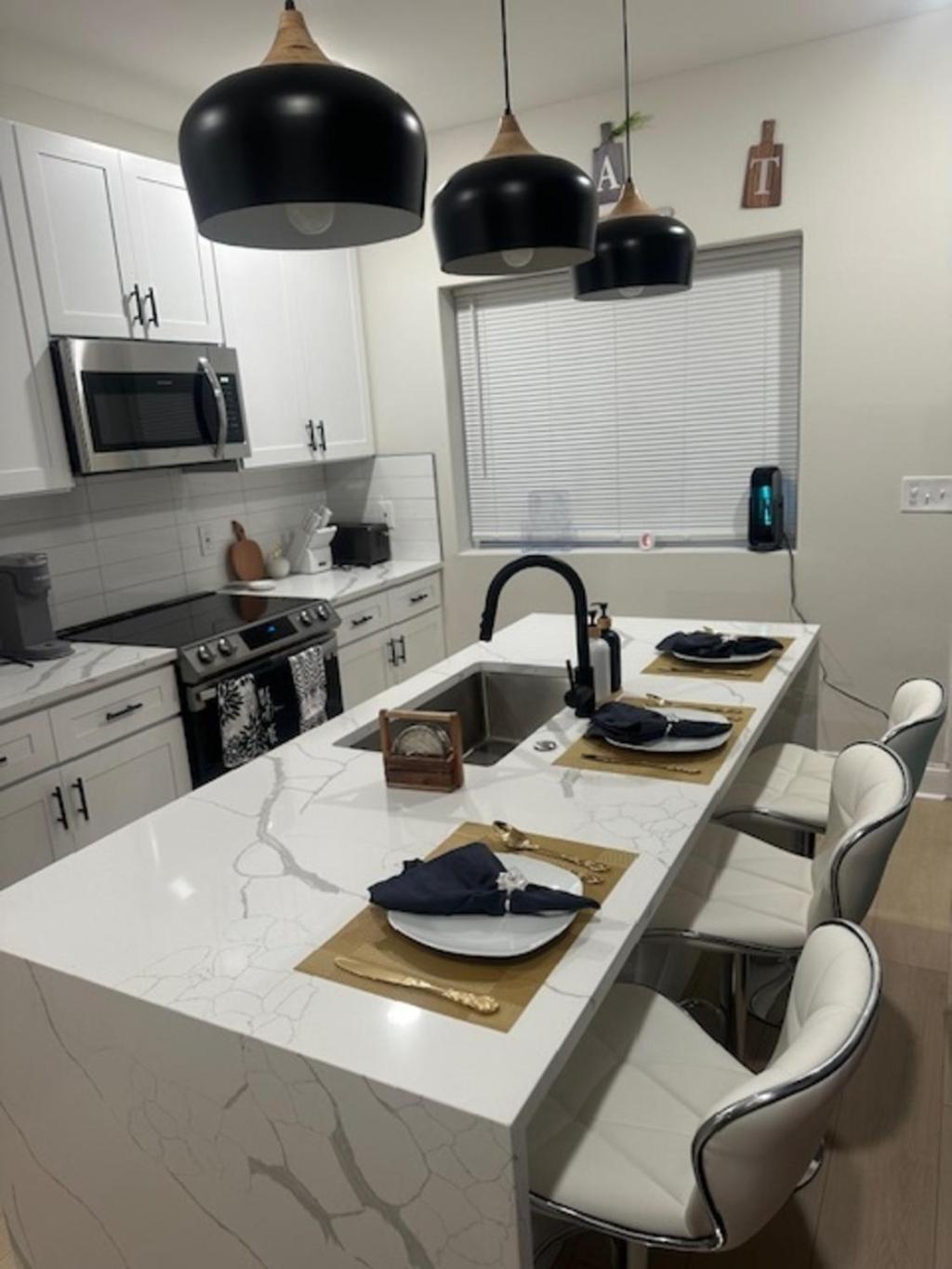 Modern 4 Bedroom -Mins To Stadiums, Harbor & Jhu Holiday home *